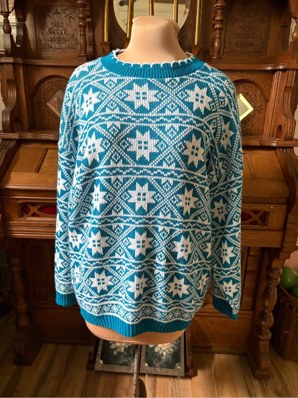 Lovely vintage retro snowflake knit sweater